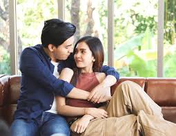 利用电影点亮夫妻间隐秘对话的艺术