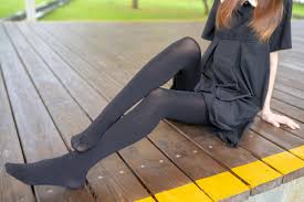 丝袜在户外才真正“开挂”,今年秋冬你敢不敢这样玩